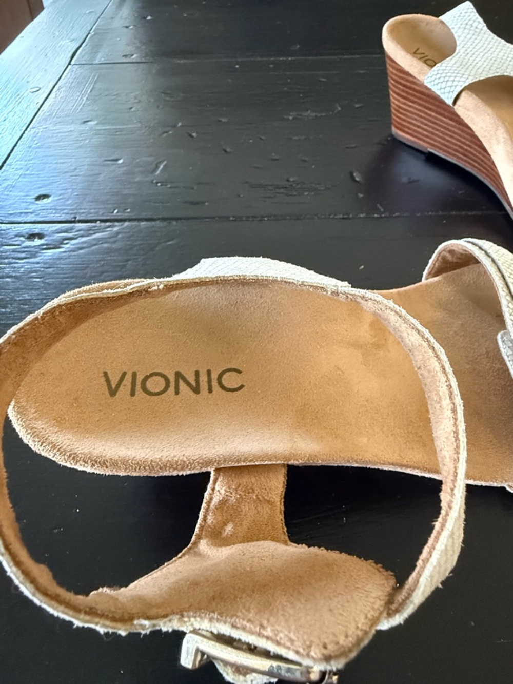 Vionic Noble Laurie White Snake Print Leather Low Wedge Sandals - Picture 4 of 9